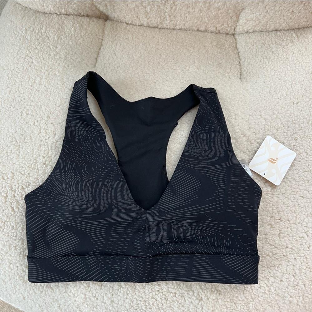 Fabletics On-The-Go Midi Medium Impact Sports Bra